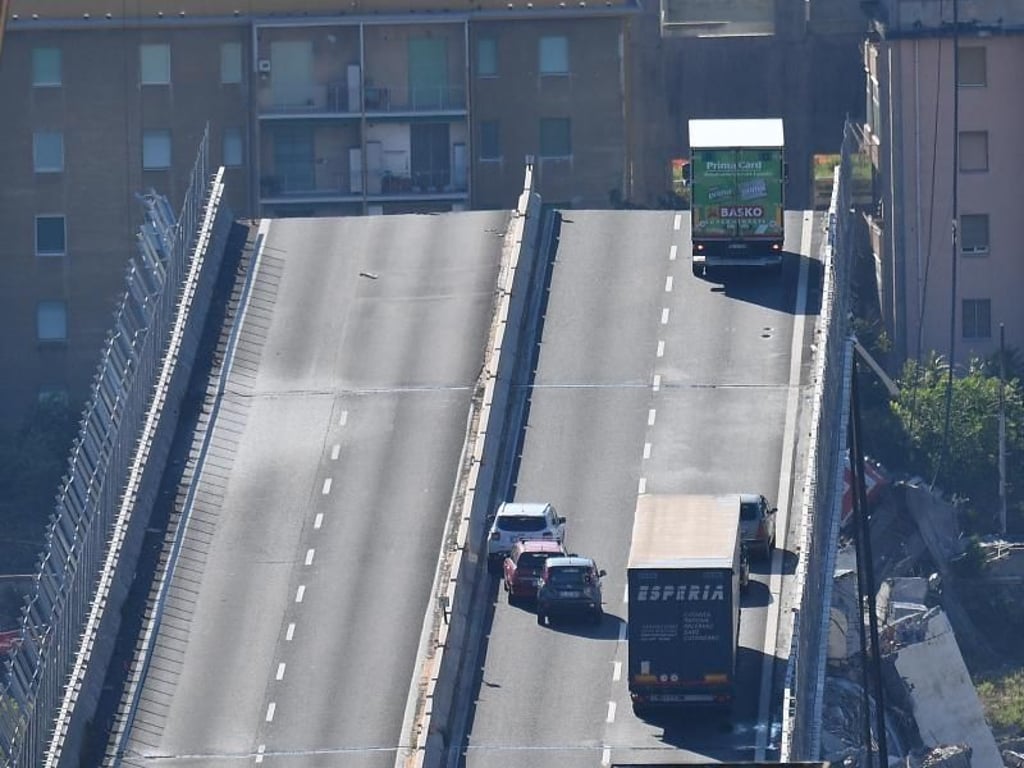 Autobahn ins Nichts. Foto: Luca Zennaro/ANSA/AP