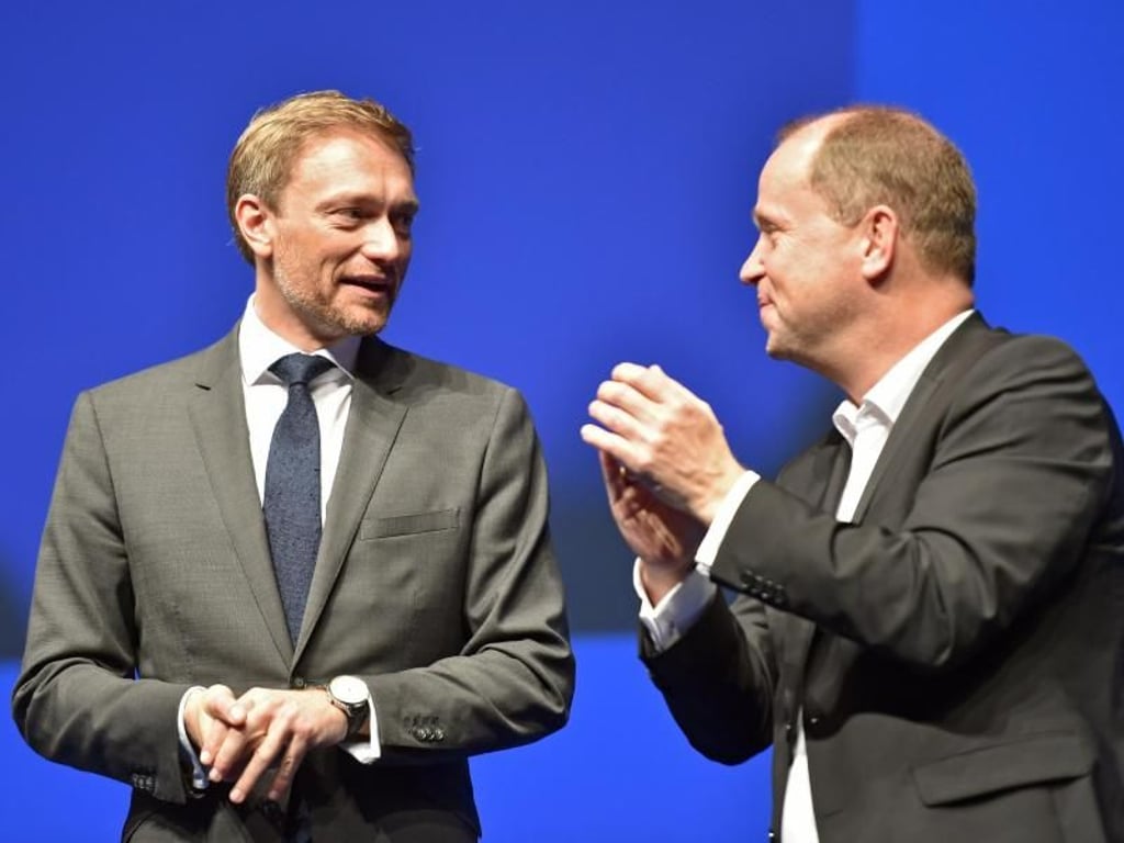 Führungswechsel: Joachim Stamp (r.) folgt Christian Lindner als Landesvorsitzender der NRW-FDP. Foto: Caroline Seidel