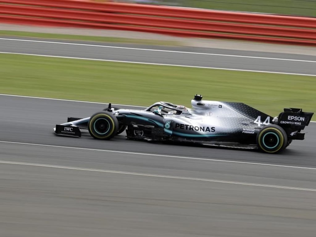 Hamilton verwies seinen Teamkollegen Valtteri Bottas auf den zweiten Platz. Foto: Luca Bruno/AP