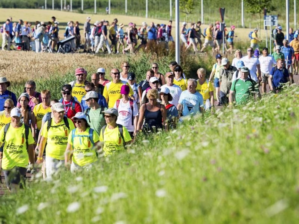 Eine endlose Schlange von Wanderlustigen. Foto: Piroschka Van De Wouw