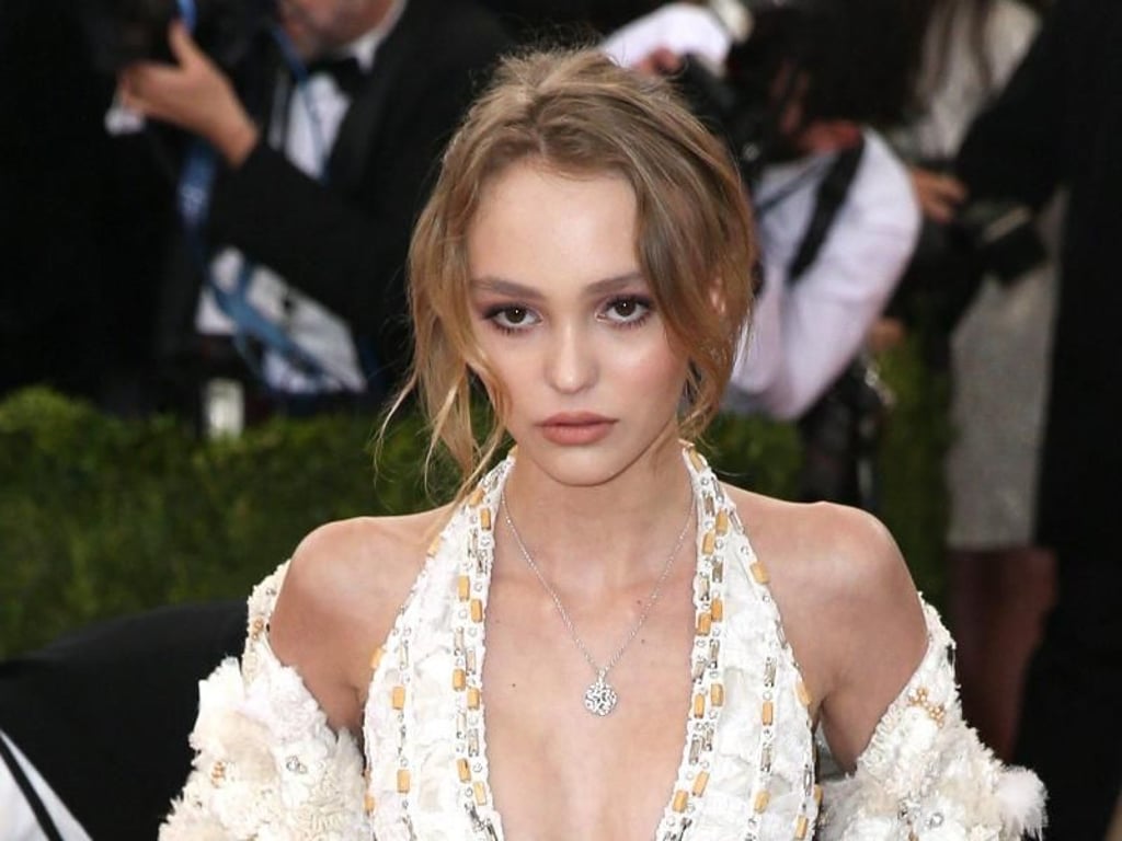 Lily-Rose Melody Depp ohne Papa in New York. Foto: Justin Lane