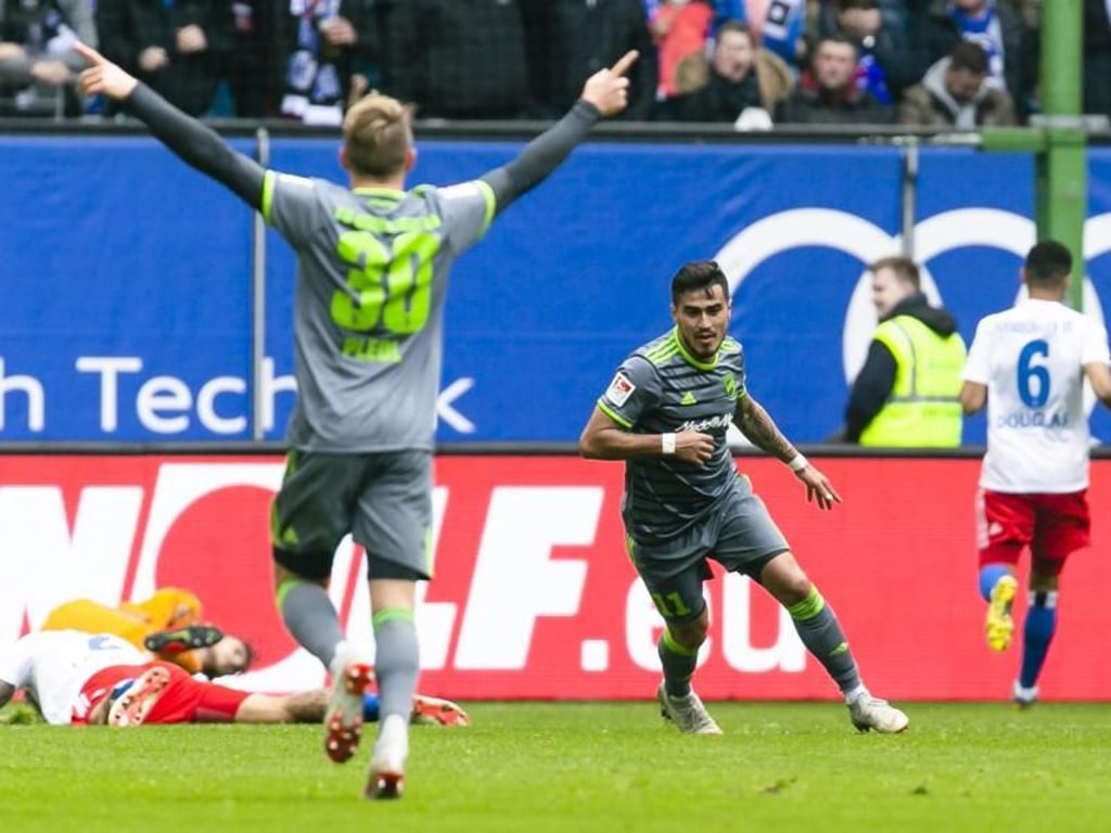 Obenauf beim HSV: FCI-Torschütze Dario Lezcano (2.v.r.) und Thomas Pledl. Foto: Frank Molter