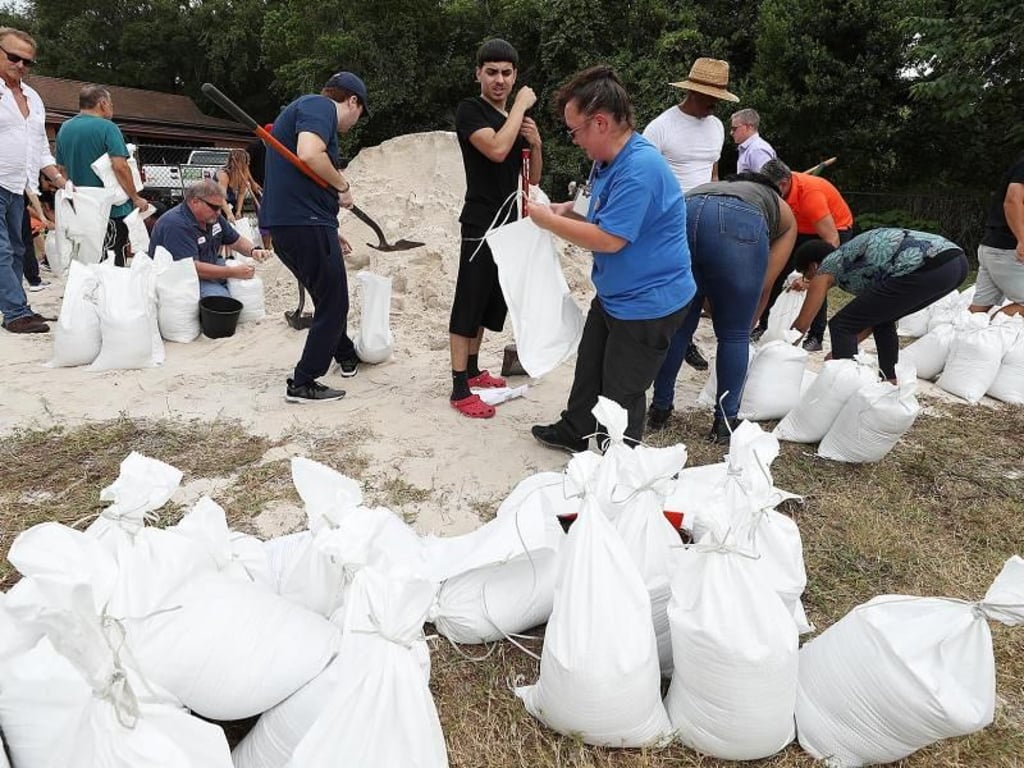 Bürger in Orlando rüsten sich für «Dorian»: Wegen des herannahenden Hurrikans hat der Gouverneur des US-Bundesstaates Florida den Notstand ausgerufen. Foto: Stephen M. Dowell/TNS via ZUMA Wire