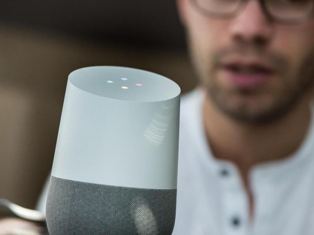 Bis ein virtueller Assistent in der Lage ist, Antworten zu geben, ist es ein weiter Weg. Spezialisten für Sprachtechnologie machen zum Beispiel Smart Speaker fit für ihre Aufgabe. Foto: Franziska Gabbert