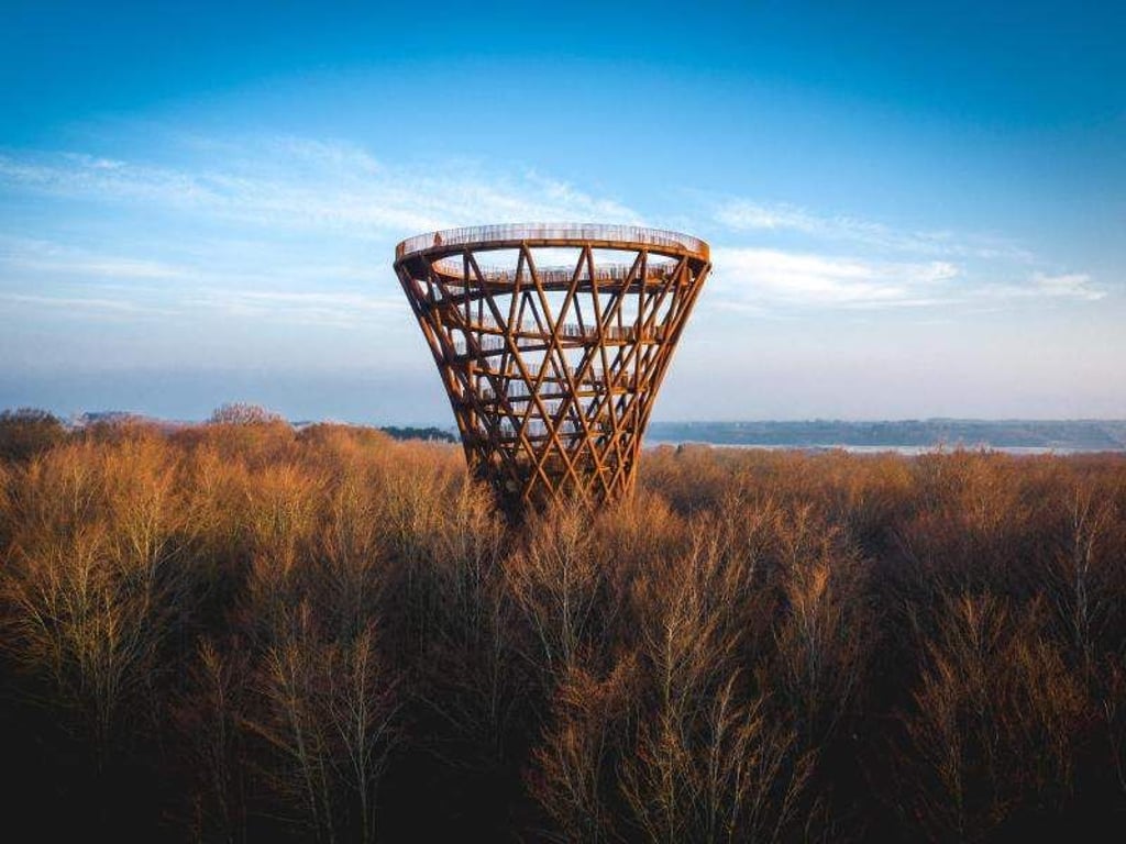 Weithin sichtbar erhebt sich der neue Aussichtsturm in Seeland mit 360-Grad-Blick. Foto: VisitSydsjælland-Møn