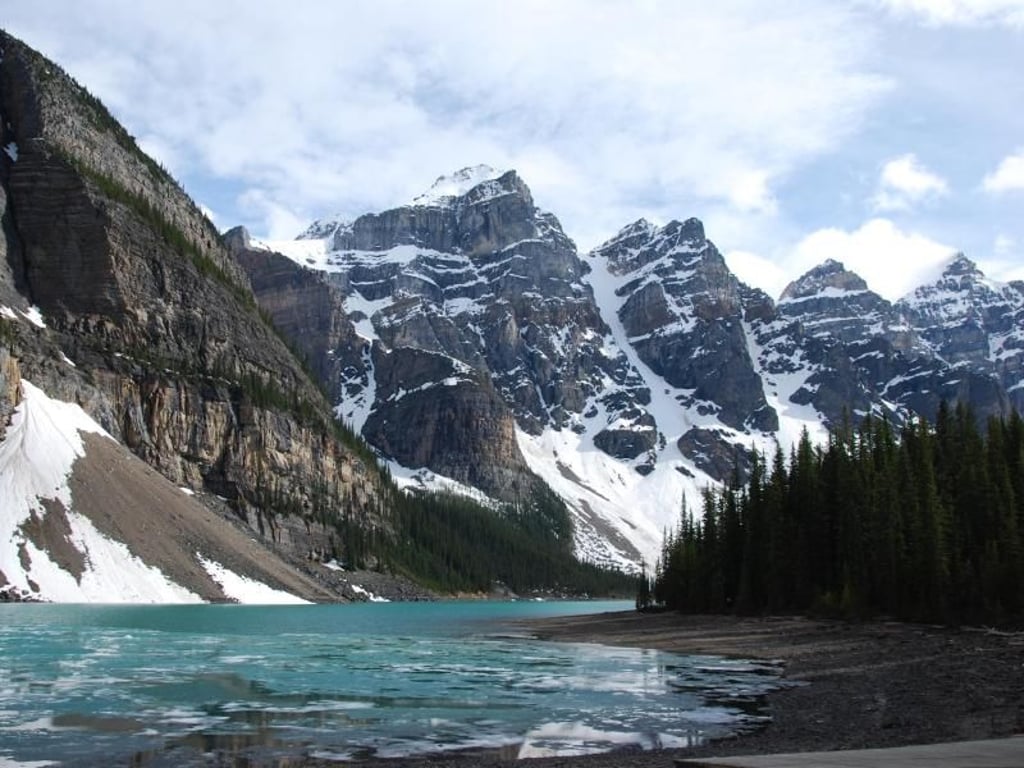 Schneebedeckte Berge im Banff-Nationalpark in der kanadischen Provinz Alberta. Foto: Chris Melzer