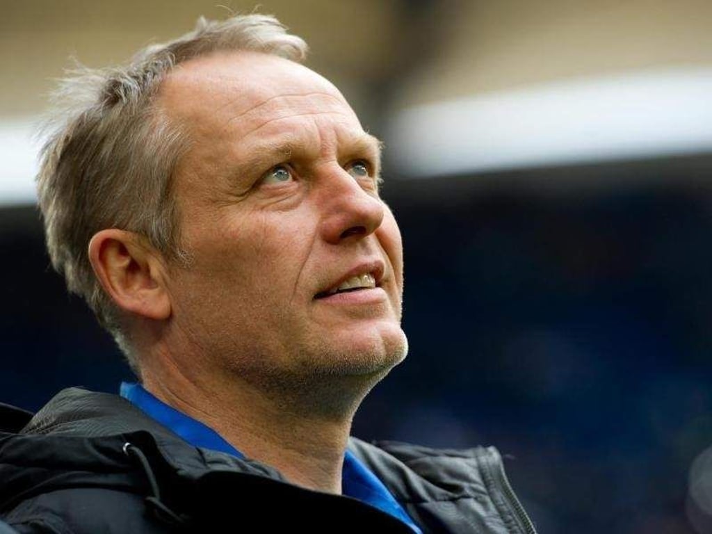 Mit seiner ehrlichen Art kommt Christian Streich bei den Fans gut an. Foto: Sven Hoppe