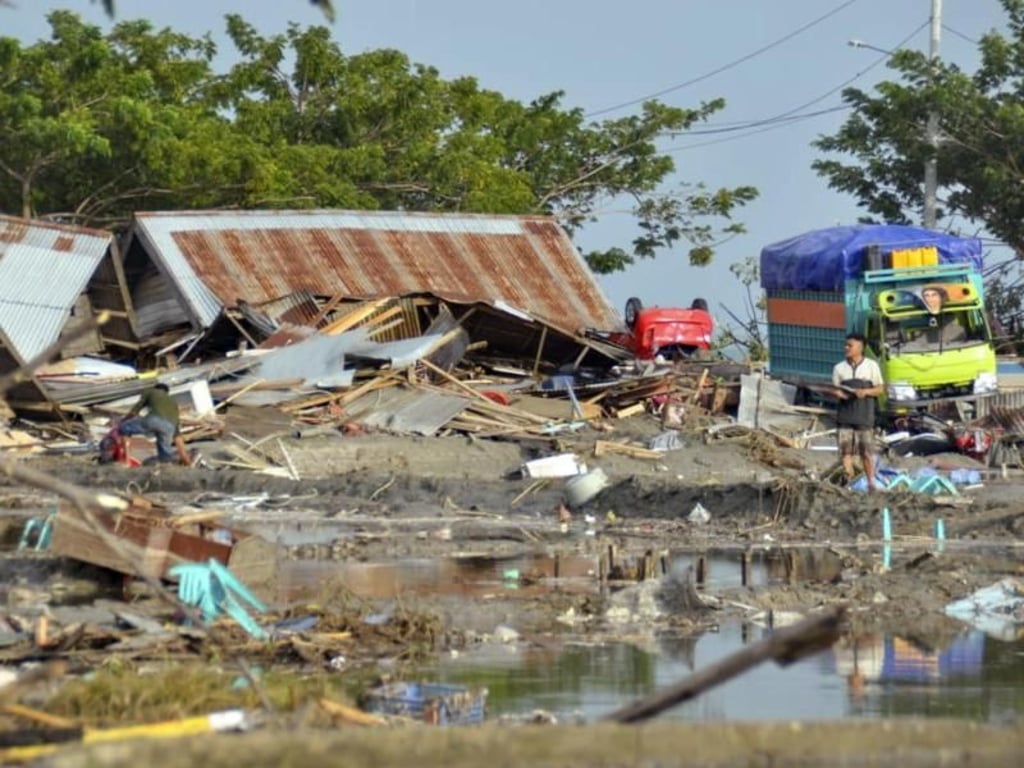 Zerstörte Gebäude und Schutt in Palu. Mindestens 384 Menschen kamen durch die Katastrophe ums Leben. Foto: AP