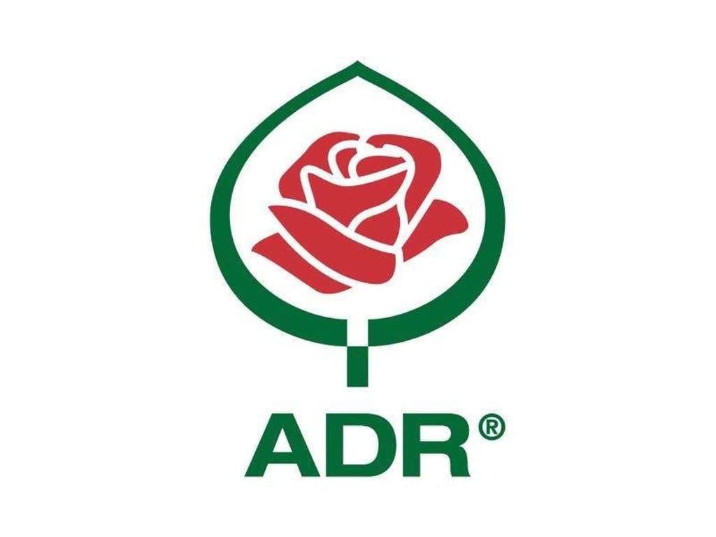 Das ADR-Siegel erhalten Rosen, die sich Jahre lang an unterschiedlichen Standorten bewährt haben. Foto: Bund deutscher Bauschulen (BdB)