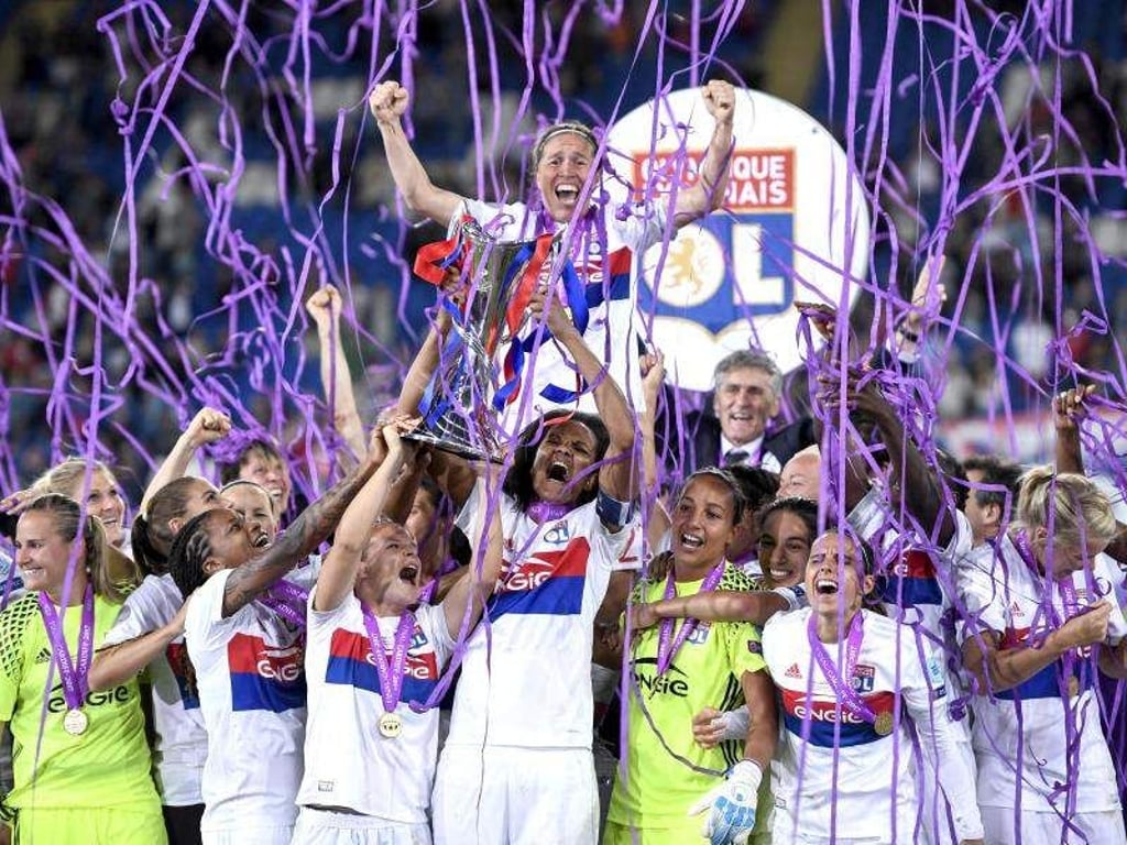 Die Mannschaft von Olympique Lyon jubelt nach dem Gewinn der Champions League. Foto: Carl Sandin/Bildbyran via ZUMA Wire