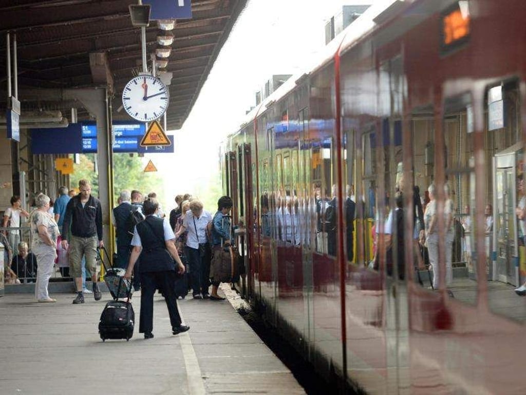 Die Deutsche Bahn gibt das Bezahlverfahren Touch&Travel auf. Fahrgäste der dänischen Bahn müssen mit einem längeren Stopp in Padborg rechnen. Foto: Jens Kalaene