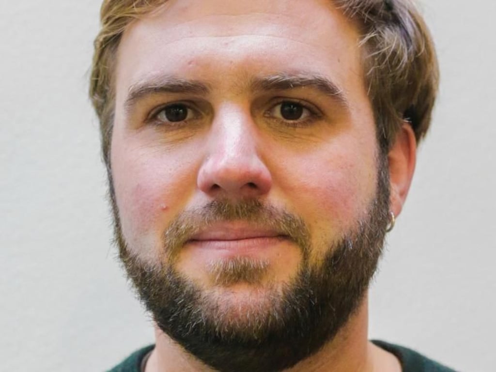 Benjamin Haas forscht an der Universität zu Köln zum Freiwilligendienst im Ausland und Voluntourismus. Foto: Jan Voelke