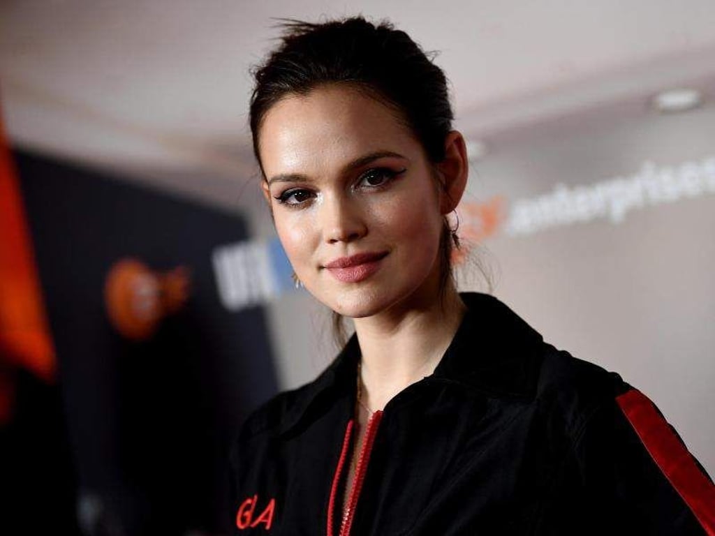 Emilia Schüle bei der Premiere der ZDF-Serie «Ku'damm 59». Foto: Britta Pedersen