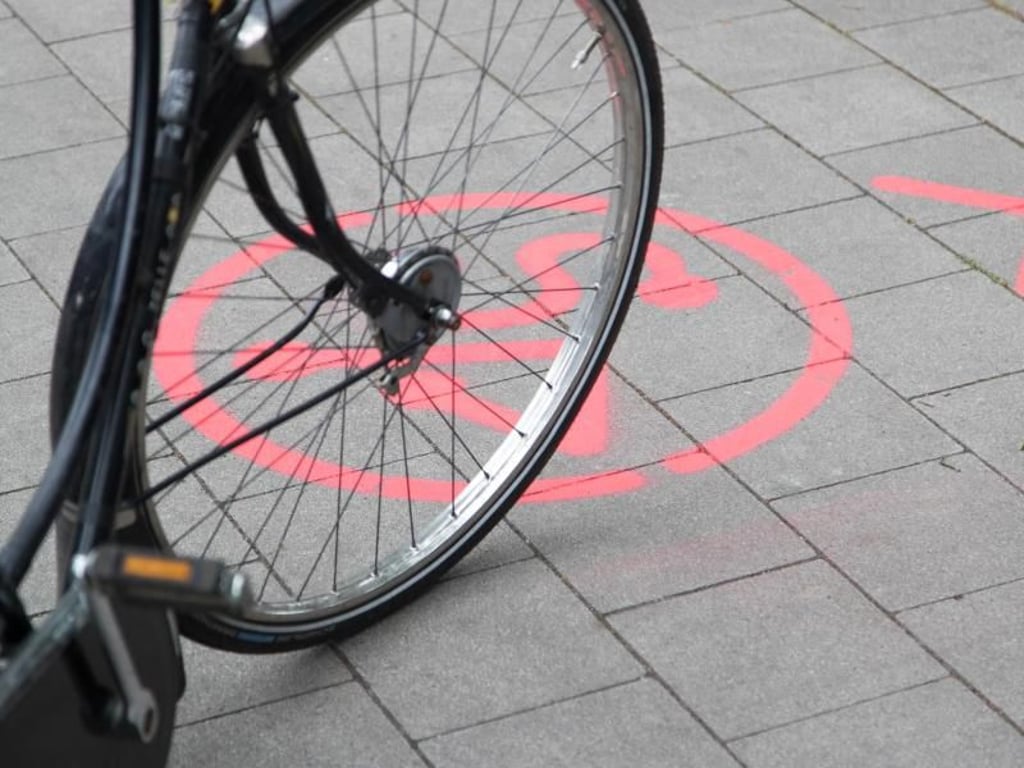 Das Logo der Skulptur Projekte Münster auf dem Pflaster. Foto: Friso Gentsch