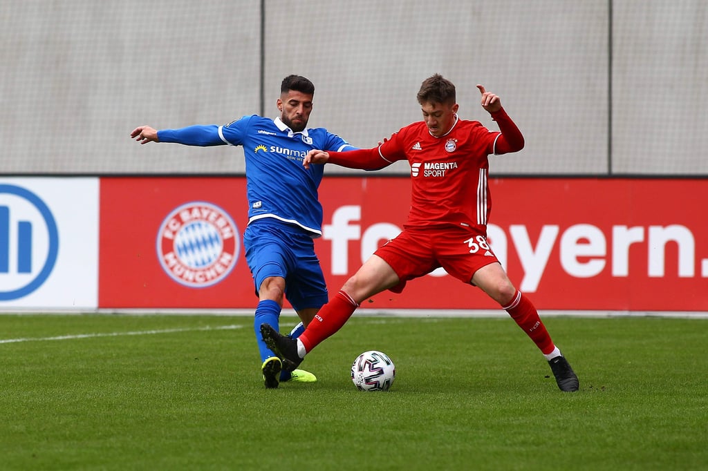 Muenchen, Deutschland 13. Maerz 2021: 3.Liga - 2020/2021 - FC Bayern Muenchen II vs. 1.FC Magdeburg v. li. im Zweikampf Jürgen / Juergen Gjasula 1.FC Magdeburg und Angelo Stiller FC Bayern Muenchen II /// DFB regulations prohibit any use of photographs as image sequences and/or quasi-video. /// FC Bayern Campus Bayern *** Munich, Germany 13 March 2021 3 Liga 2020 2021 FC Bayern Muenchen II vs 1 FC Magdeburg v li in duel Jürgen Juergen Gjasula 1 FC Magdeburg and Angelo Stiller FC Bayern Muenchen II DFB regulations prohibit any use of photographs as image sequences and or quasi video FC Bayern Campus Bayern Copyright: xFotostandx/xWagnerx