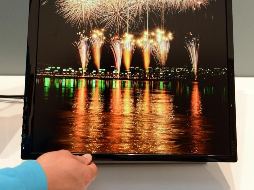 Manche Inhalte lassen sich hochkant besser abbilden: Bei Monitoren mit Pivot-Funktion geht das ohne Probleme. Foto: Andrea Warnecke