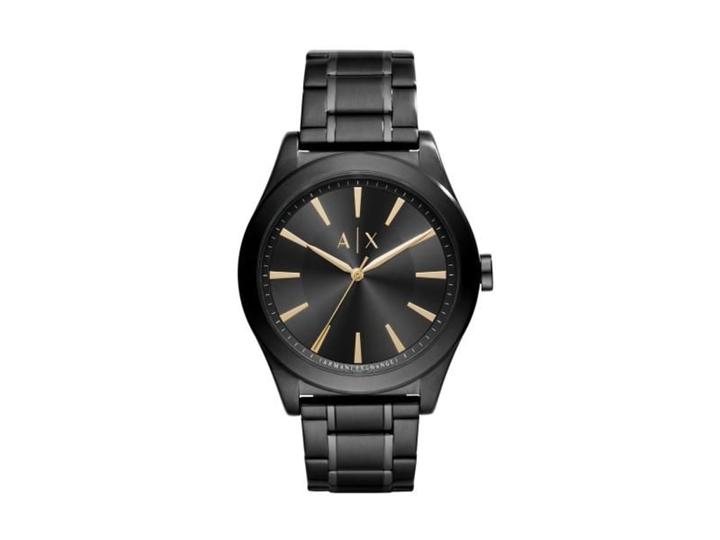 Ganz in schwarz bieten derzeit gleich einige Schmuckhersteller ihre Uhren an. Bei Armani Exchange setzen sich die Minutenmarker der Herrenuhr gold ab (189 Euro). Foto: Armani Exchange/dpa-tmn