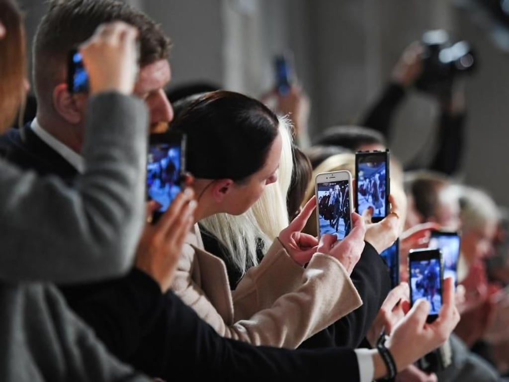 Keine Show ohne Smartphones. Foto: Britta Pedersen