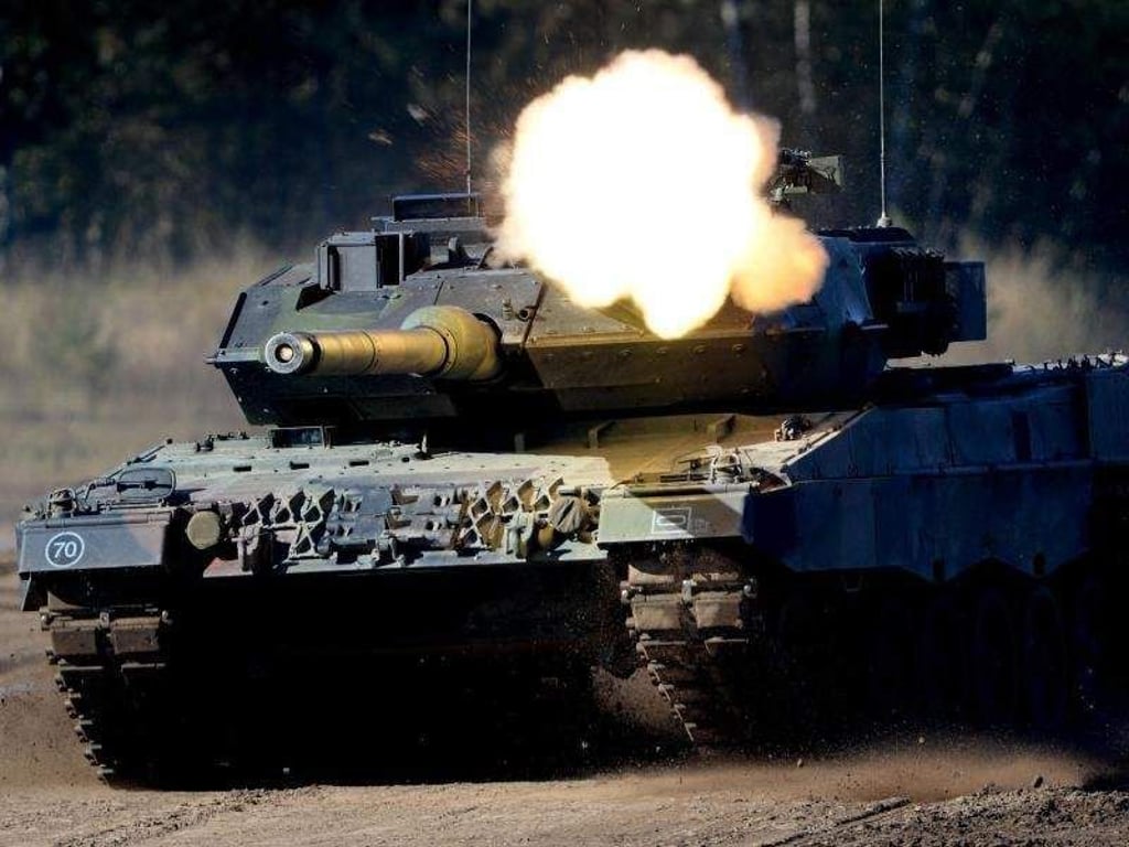 Die Bundeswehr wurde seit 1979 mit 2125 «Leopard 2»-Kampfpanzern ausgerüstet, von denen heute noch etwa 280 im Dienst sind. Foto: Peter Steffen/Archiv