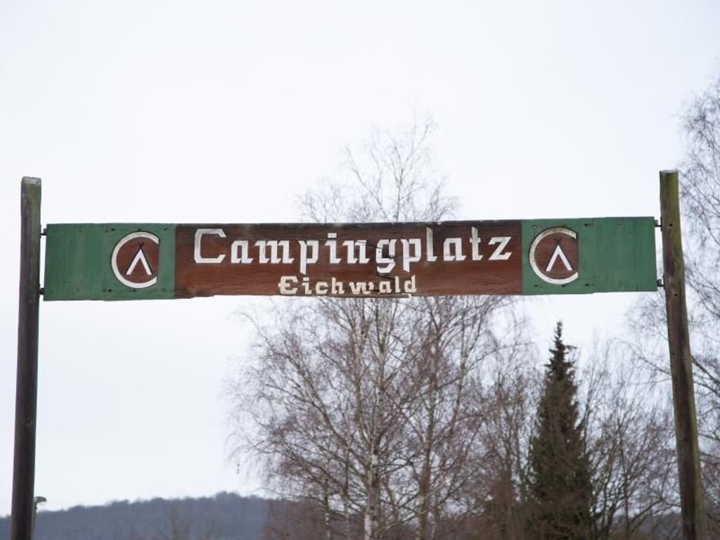 Einfahrt auf den Campingplatz in Lügde. Drei Männer sitzen in Untersuchungshaft. Foto: Friso Gentsch