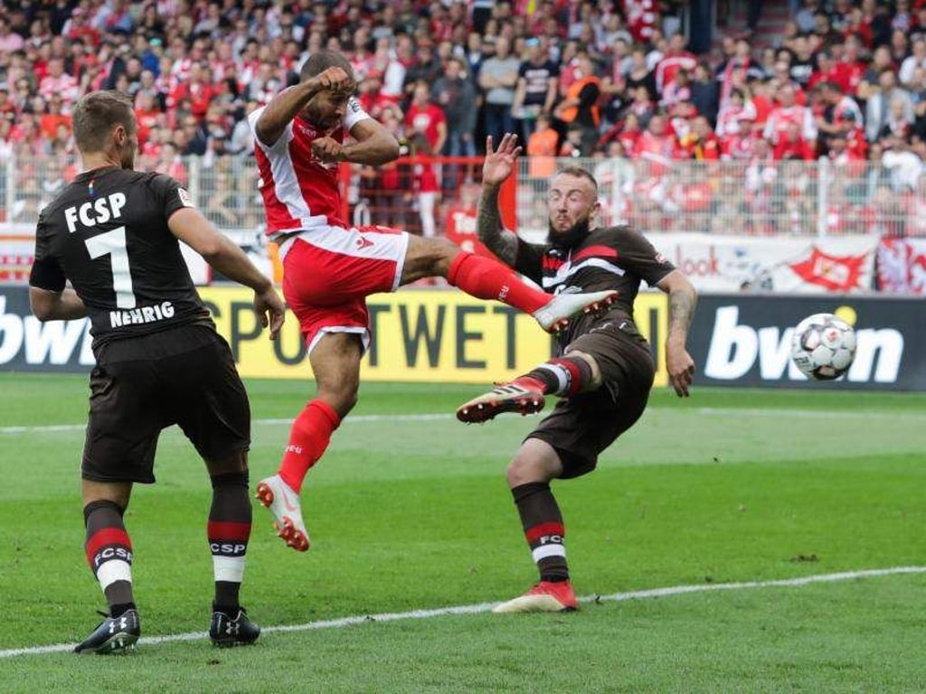 Akaki Gogia (M.) trifft für Union Berlin zur zwischenzeitlichen 2:0-Führung. Foto: Jörg Carstensen