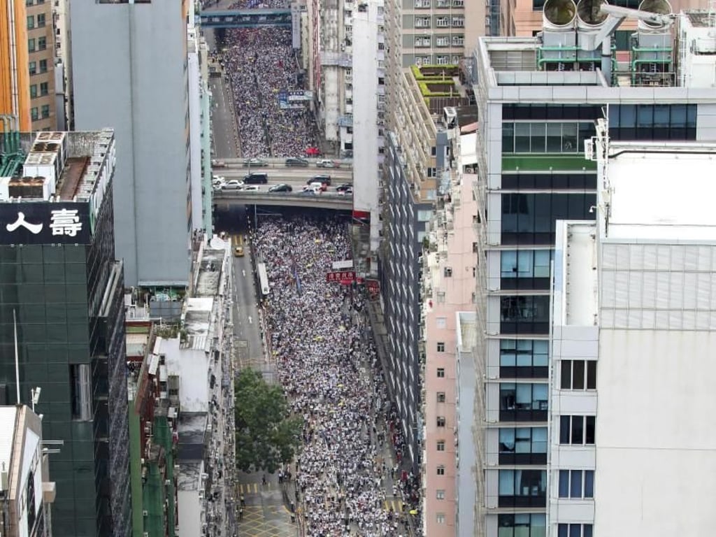 Massendemonstration in den Straßen von Hongkong gegen das von der Regierung geplante Auslieferungsgesetz. Foto: AP
