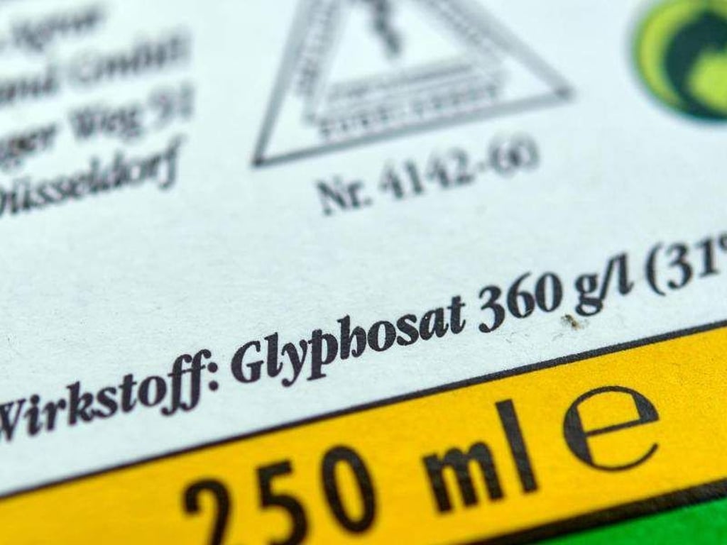 Das Unkrautvernichtungsmittel Glyphosat. Foto: Patrick Pleul