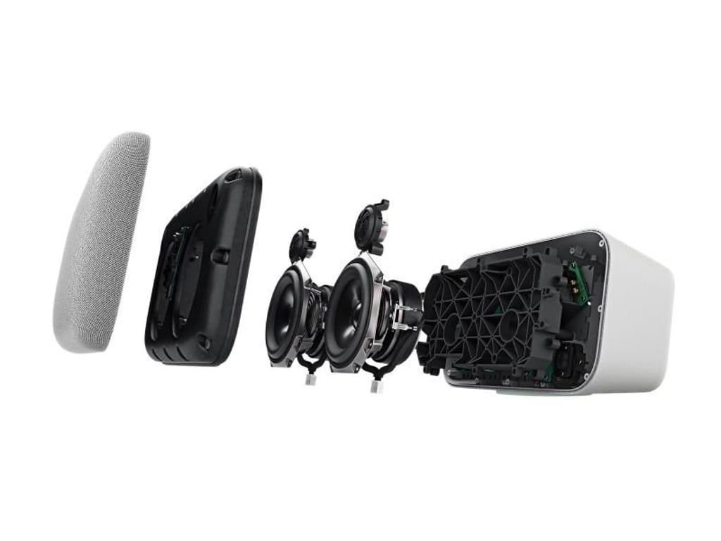 Viel Platz im Innern, zwei Tieftöner, zwei Tweeter und viele Mikrofone. Der Google Home Max bringt stolze 5,3 Kilogramm auf die Waage. Foto: Google