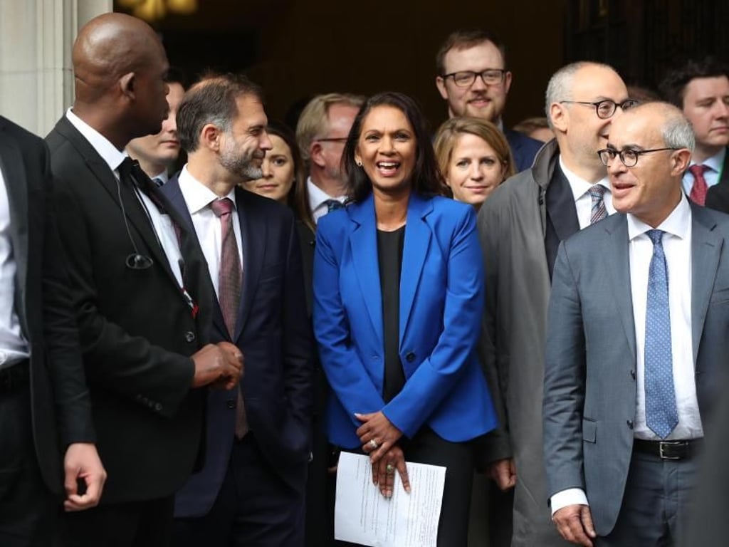 Gina Miller, Geschäftsfrau und prominente Aktivistin gegen einen harten Brexit, zeigt sich vor dem Supreme Court erleichtert. Foto: Jonathan Brady/PA Wire