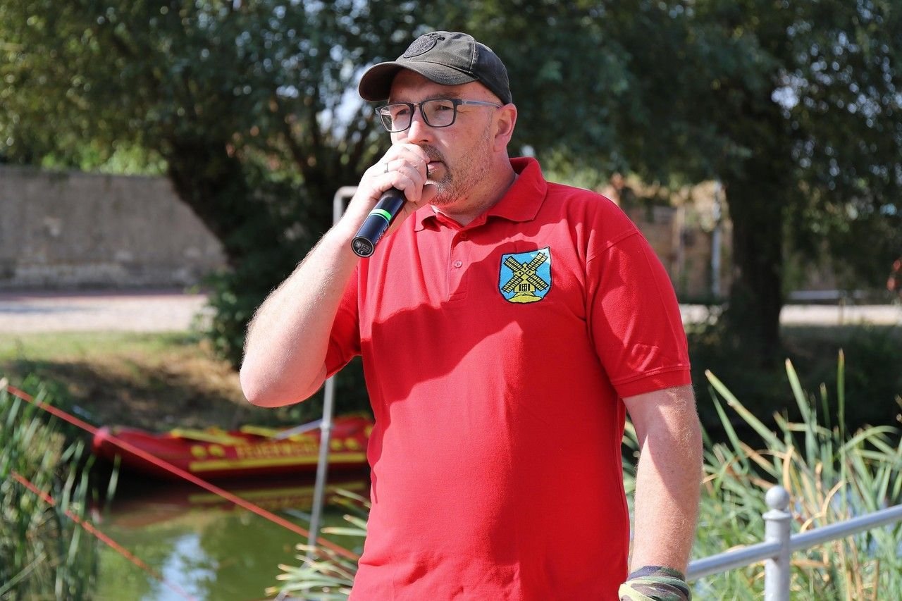 Schermcker paddeln übern Teich