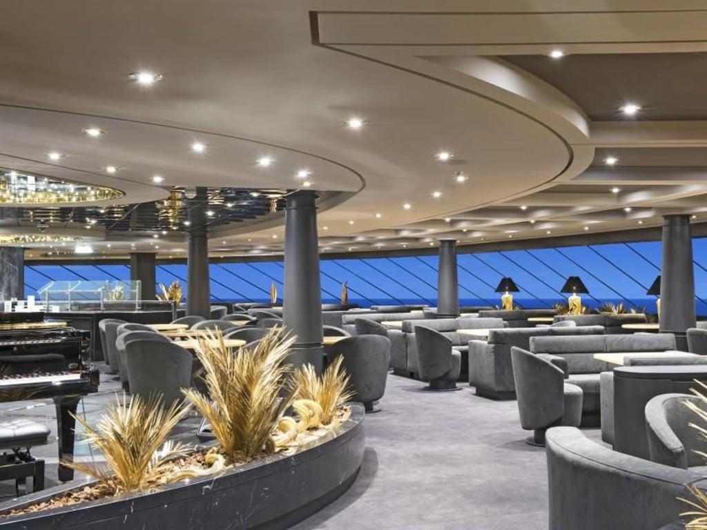 Abseits des Trubels: In der «Top Sail Lounge» gibt es bei MSC immer kleine Häppchen, Klaviermusik und viel Ruhe. Foto: MSC Kreuzfahrten