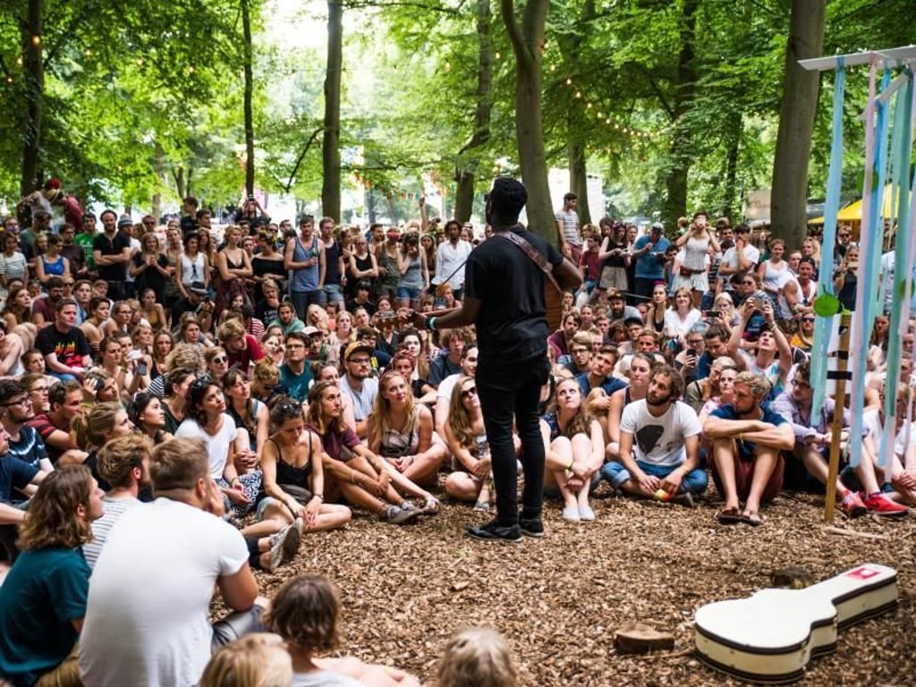 Zwanglos und entspannt ist das Festival Appletree Garden im holländischen Diepholz. Man trifft sich mitten im Bürgerpark. Foto: Appletree/Oliver Schweers