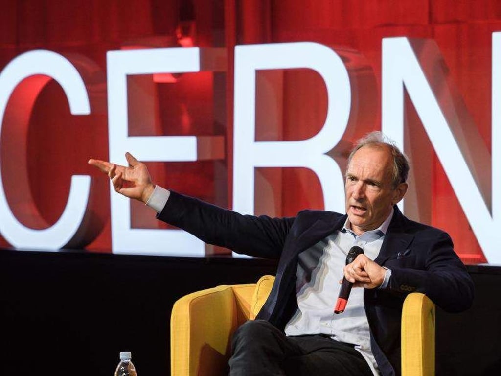 Der Erfinder des World Wide Web, Tim Berners-Lee, hält eine Rede während einer Veranstaltung anlässlich von 30 Jahren World Wide Web am CERN. Foto: Fabrice Coffrini/AFP POOL/Keystone