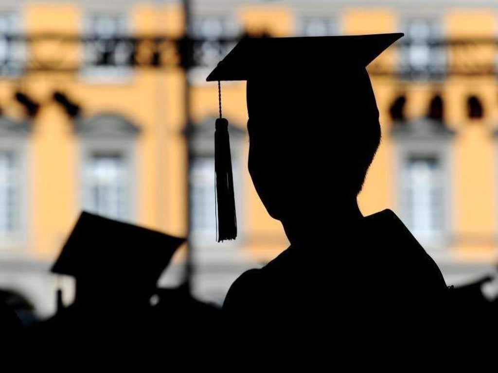 Zurzeit haben nach Gewerkschaftszahlen unterhalb der Professur bis zu 90 Prozent der Forscher und Dozenten nur kurzfristige Zeitverträge. Das soll sich ändern. Foto: Julian Stratenschulte/Symbol