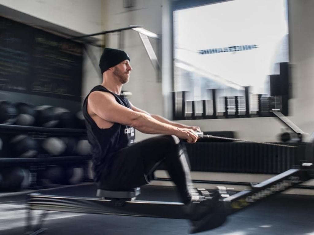 Die Übungen beim Crossfit wie hier in Lars Runnes Berliner Studio sind denen des klassischen Zirkeltrainings ähnlich. Das Ambiente ist aber ein ganz anderes. Foto: Franziska Gabbert