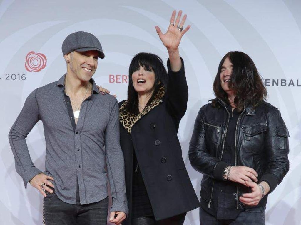 Nena und ihre Musiker grüßten vom roten Teppich. Foto: Jörg Carstensen