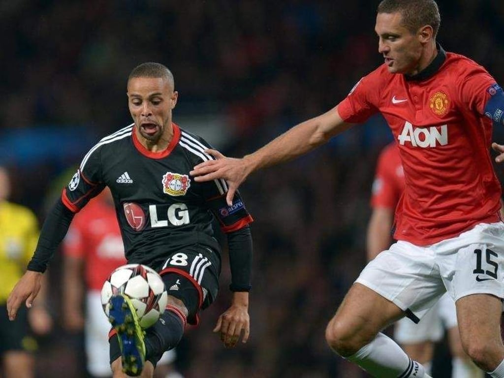 Nemanja Vidic (r) kündigte seinen Abschied aus Manchester an. Foto: Federico Gambarini