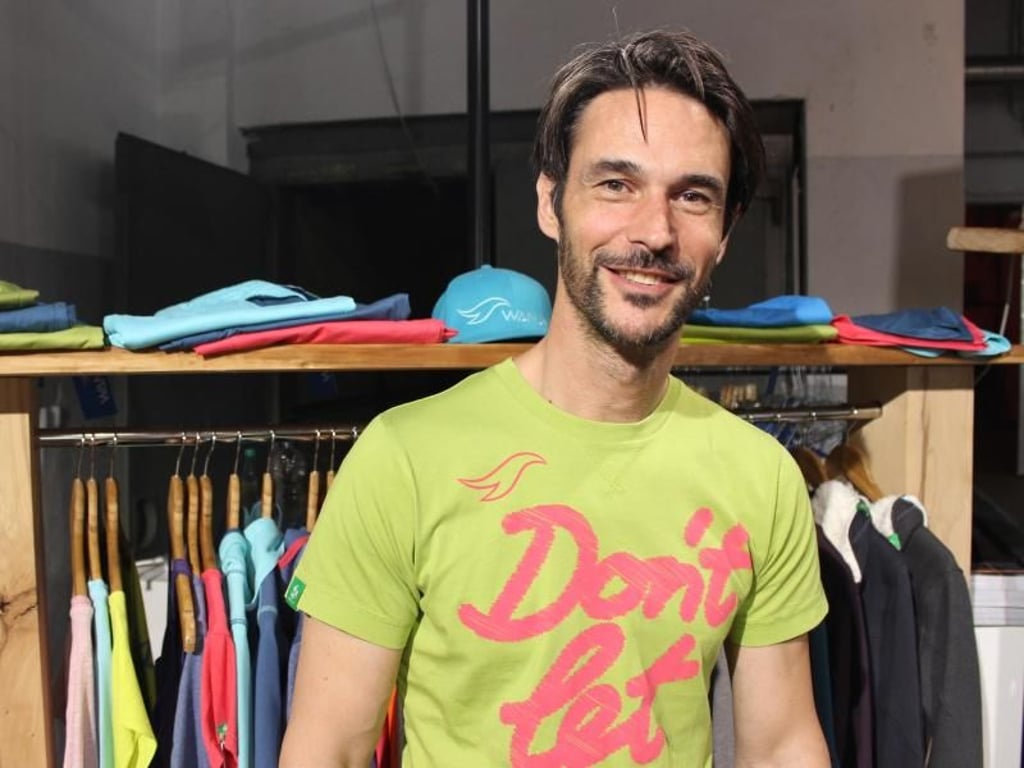 André Meyn ist Modedesigner aus Hamburg und Mitglied im Verband deutscher Mode- und Textildesigner. Foto: Lea Sibbel