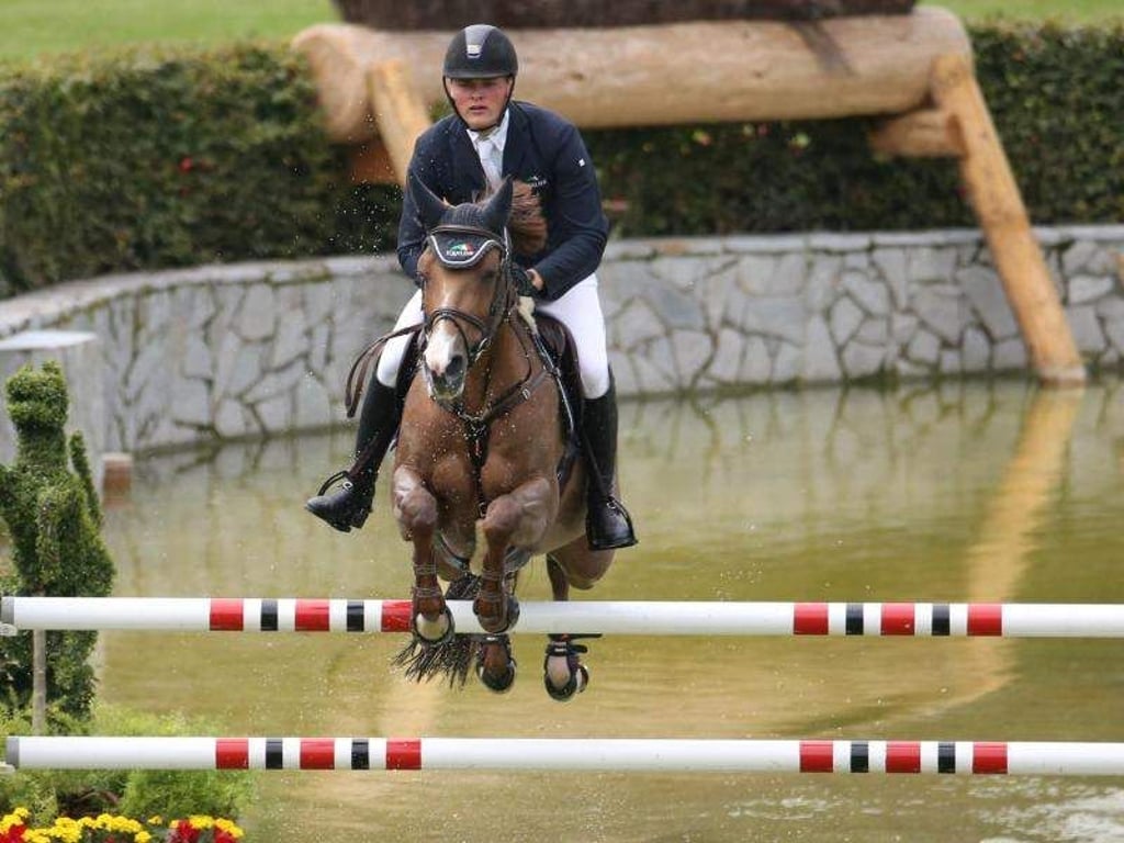 Maurice Tebbel gewinnt mit Lava Levista das Eröffnungsspringen in Paderborn. Foto: Friso Gentsch