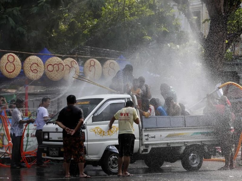 In Myanmar bleibt keine Haut trocken. Foto: Nyein Chan Naing