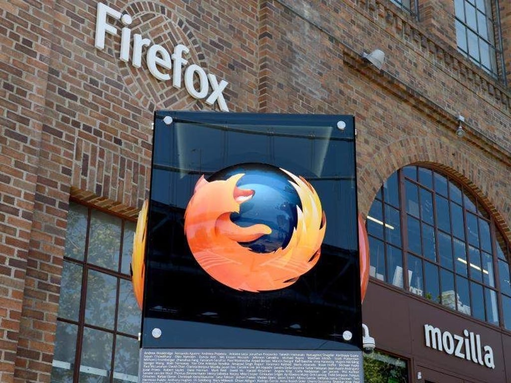 Die zunächst stummgeschalteten Audio- und Video-Inhalte können im Firefox-Browser bequem per Wiedergabe-Button angeschaltet werden. Foto: Andrej Sokolow