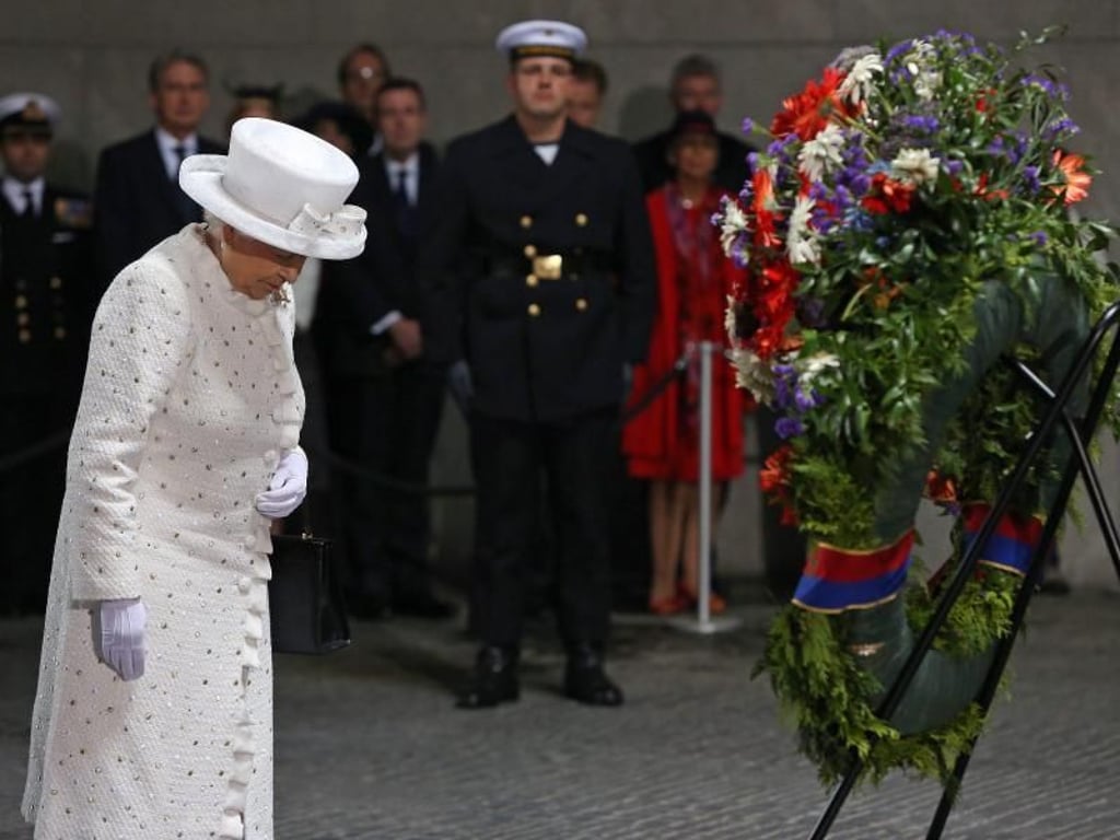 Die Queen in der Neuen Wache. Foto: Adam Berry