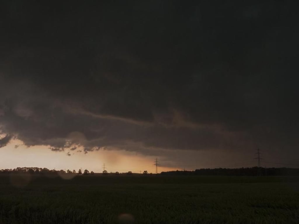 Wegen schwerer Unwetter mit Starkregen und Hagel hat der «Hurricane»-Veranstalter Festivalgäste gebeten, möglichst erst am Freitag zu kommen. Foto: Philipp Schulze