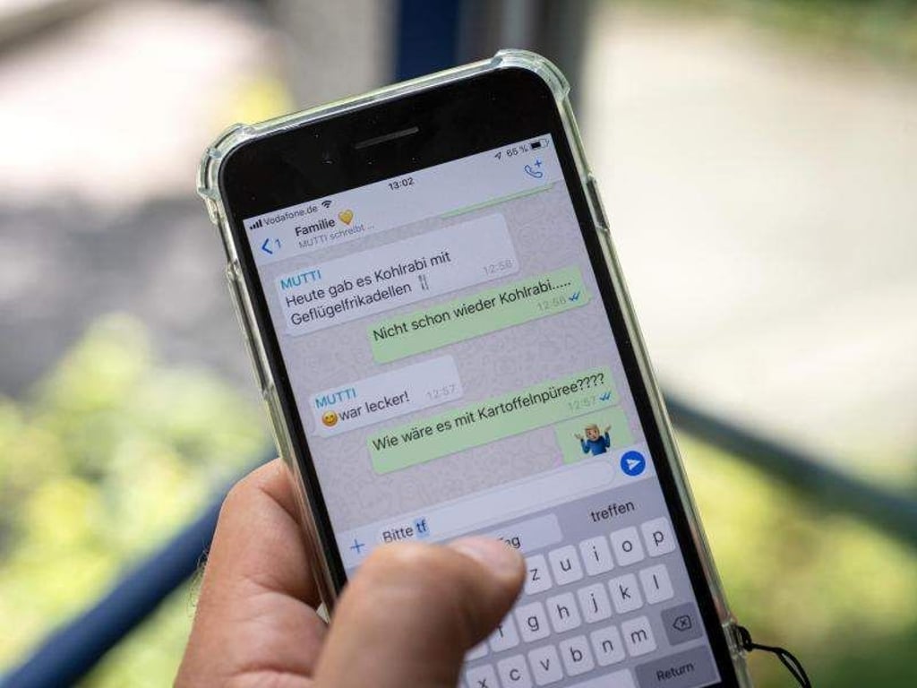Ob Absprachen über den Speiseplan oder Fotos aus dem Urlaub - im Familienchat werden die Mitglieder auf dem Laufenden gehalten. Doch ein Ersatz für persönliche Treffen ist er nicht. Foto: Sina Schuldt