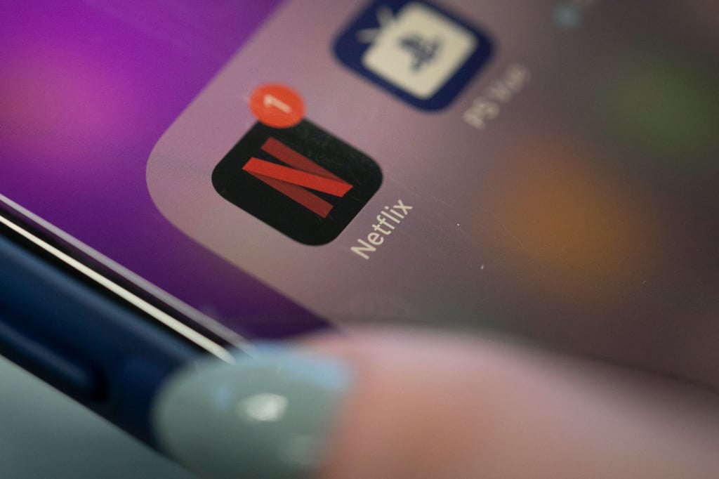 Die Netflix App ist auf einem iPhone zu sehen. Der Streaming-Riese Netflix hat im dritten Quartal dank Hitserien wie «Stranger Things» wieder kräftig neue Kunden hinzugewonnen. Unterm Strich stieg die Anzahl der Bezahlabos in den drei Monaten bis Ende September weltweit um 6,8 Millionen, wie der Online-Videodienst am Mittwoch, den 16.10.2019, nach US-Börsenschluss mitteilte. +++ dpa-Bildfunk +++