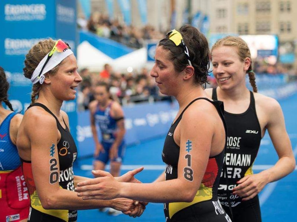 Rebecca Robisch (l) will nicht mehr für das Triathlon-Nationalteam antreten. Foto: Lukas Schulze