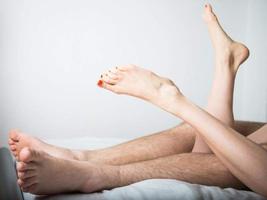 Nach Schätzungen infizieren sich in Deutschland 300.000 junge Menschen jährlich mit Chlamydien. Übertragen werden sie meist beim Sex. Doch nur wenige wissen von den Erregern. Foto: Christophe Gateau