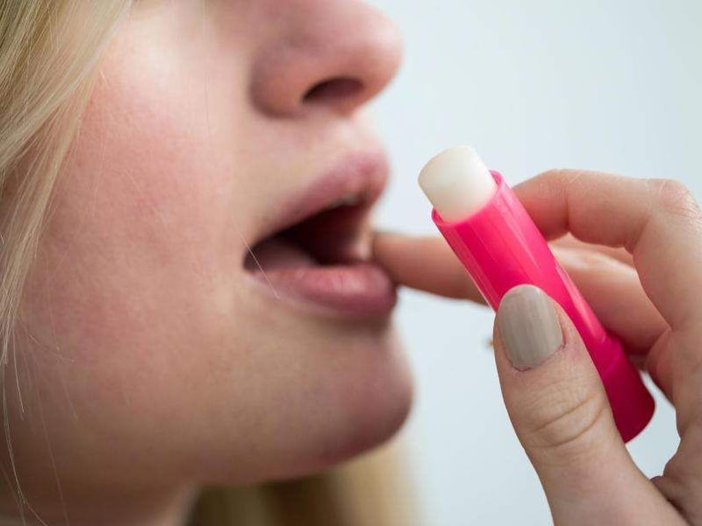Die sensible Haut der Lippen braucht vor allem im Winter gute Pflege. Foto: Christin Klose
