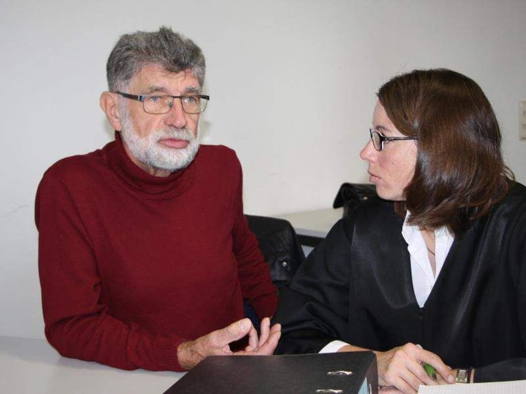 Norbert Kuß mit seiner Anwältin Daniela Lordt. Er dankte ihr noch im Gerichtssaal: «Wenn man schuldig ist, braucht man einen guten Anwalt». Foto: Kaja Sponholz