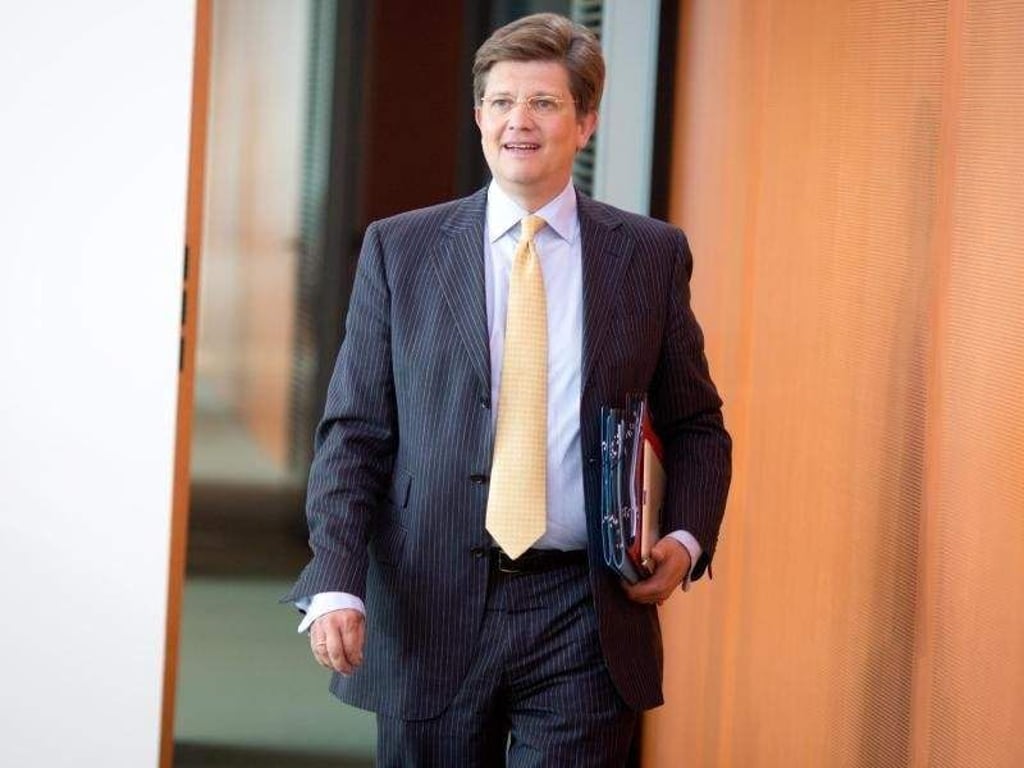 Nachdem sich auch Parteifreunde distanziert hatten, räumt der zu Daimler gewechselte frühere Kanzleramtsminister Eckart von Klaeden seinen Posten in der CDU-Spitze. Foto: Kay Nietfeld/Archiv